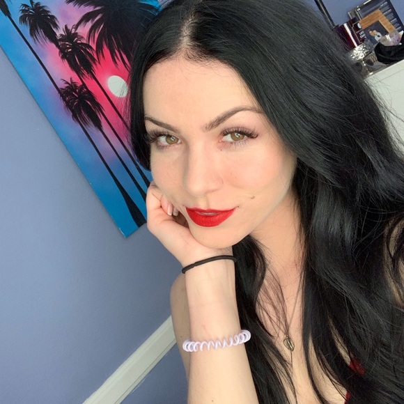 Meet your Posher, Madison - Picture 1 of 1